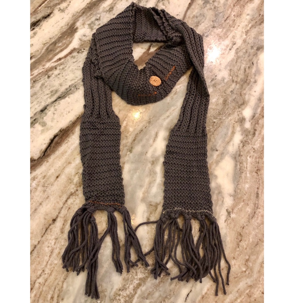 BNWOT True Religion Knit Scarf